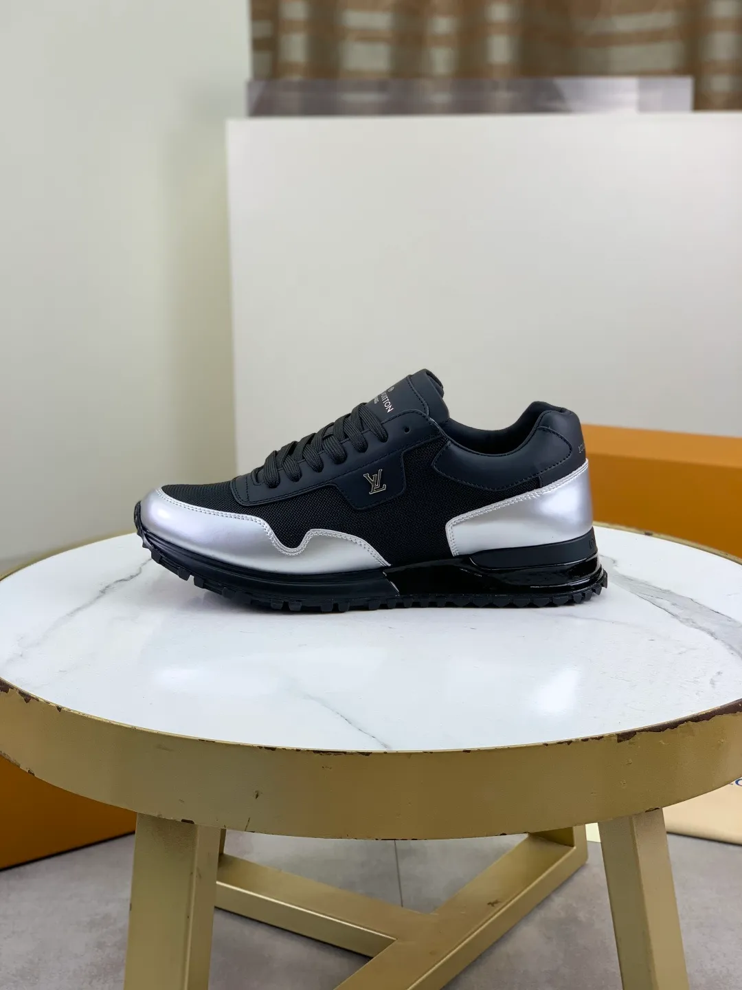 Men's men's shoes 💰P680 new style 💶[LOUIS VUITTON] (original order) new style 🍀LV Louis Vuitton * - top version of LV classic trendy shoes! Made of imported original cowhide and water-dyed cowhide lining. The latest original wear-resistant rubber combination outsole! High quality products! Multiple colors available, code number: 38-44 (45 46 customized)